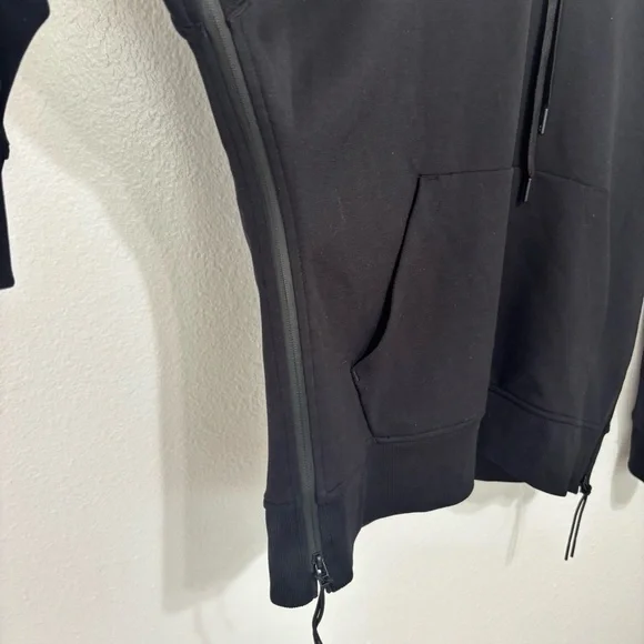 On Cloud Running Hoodie in Black - Picture 8 of 14